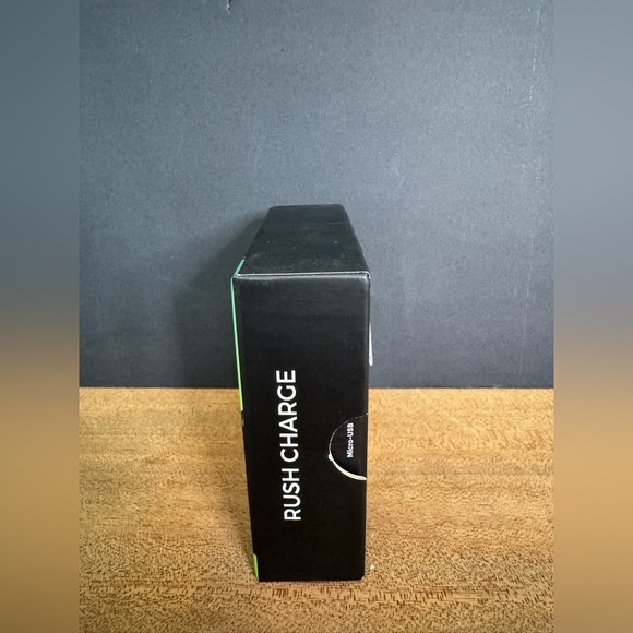 NIB Rush Charge Android 2400 mAh Power Bank Emergency Charge Anywhere Battery - Picture 3 of 5